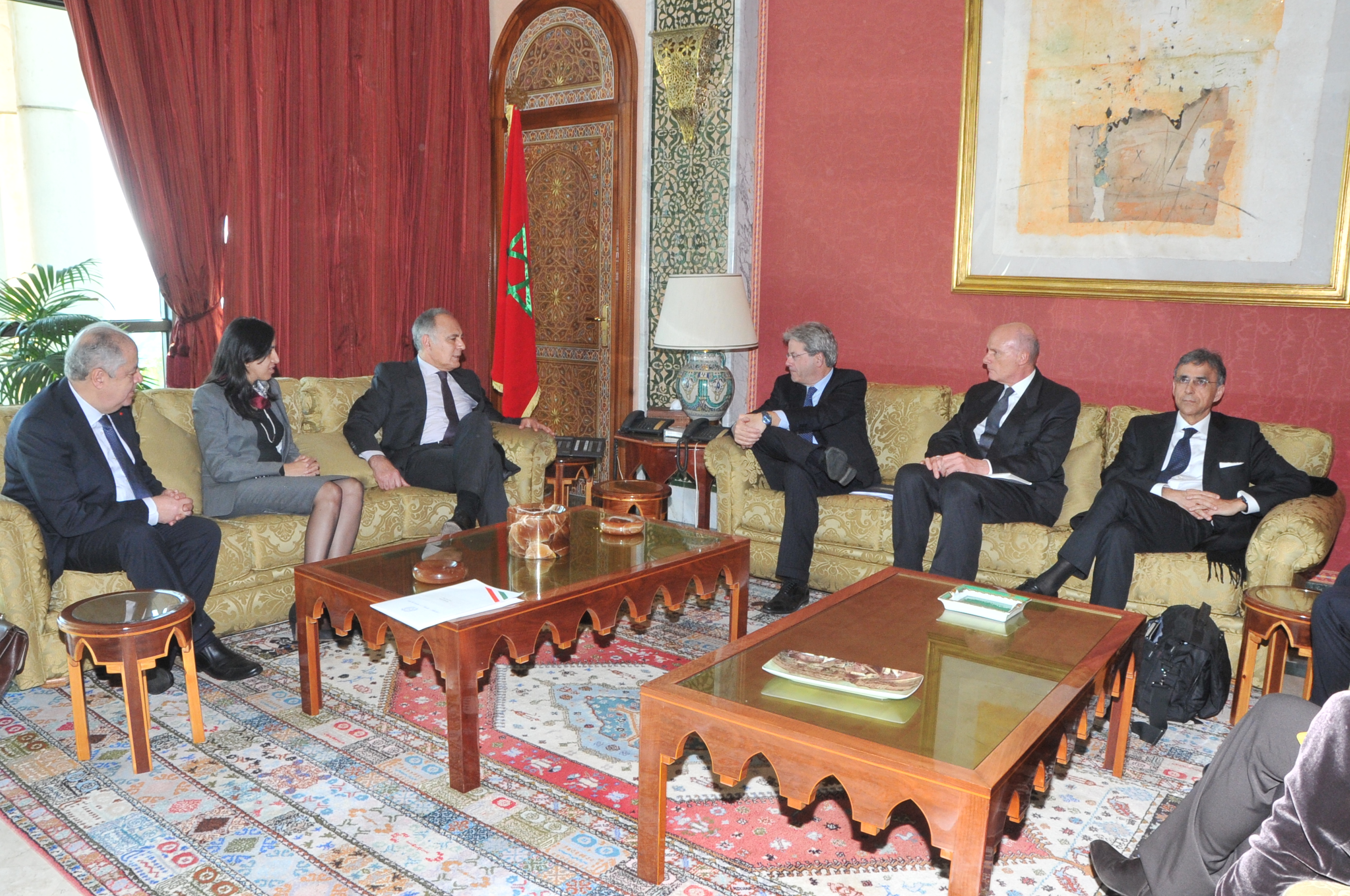 ll ministro Mezouar a colloquio con il ministro Gentiloni. Presenti anche il ministro delegato Sig.ra Bouaida e l’ambasciatore del Marocco in Itlalia Hassan Abouyoub