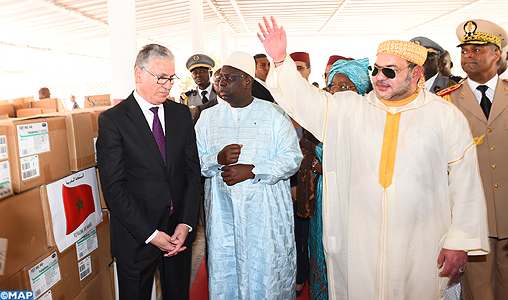 SM il Re dona 10 tonnellate di medicinali al CHU Fann di Dakar