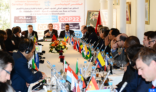 Rencontre-entre-les-Ambassadeurs-et-le-Commissaire-Général-de-la-COP22_M