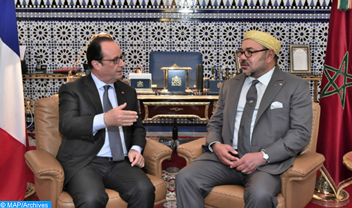 SM le Roi s'entretient avec le Président français SEM. François Hollande