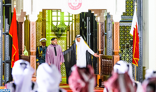LEmir-du-Qatar-offre-cérémonie-daccueil-officielle-lhonneur-de-SM-le-Roi-M